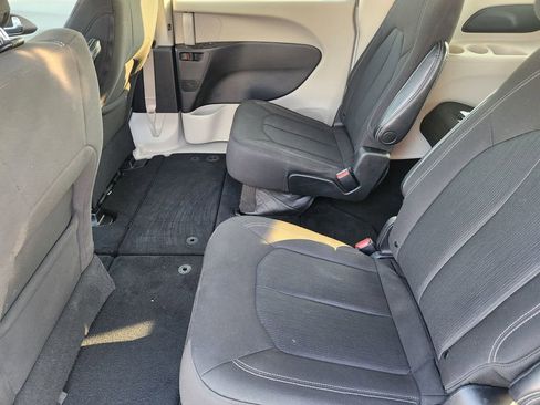 Used 2023 Chrysler Voyager LX image 30