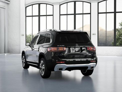 Used 2025 Mercedes-Benz GLB 250 image 26
