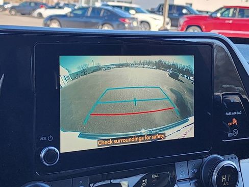 Used 2023 Toyota Highlander XLE image 32