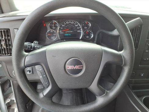 Used 2016 GMC Savana 2500 image 22