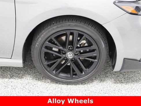 Used 2025 Toyota Camry SE image 5