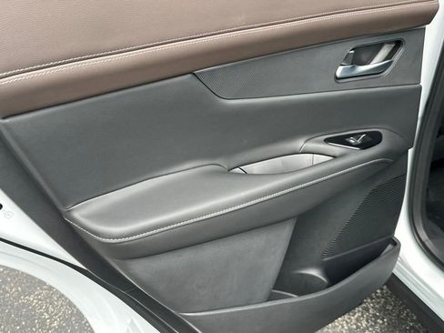 New 2025 Nissan Murano Platinum image 15