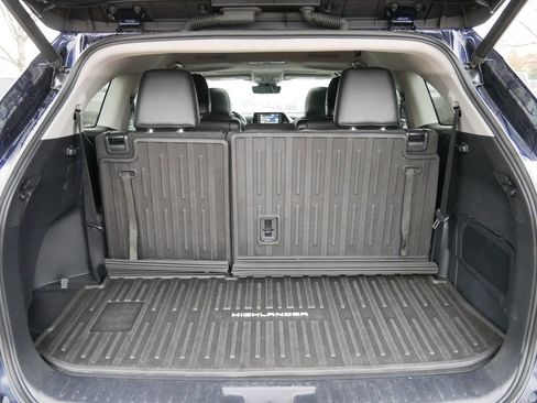 Used 2021 Toyota Highlander XLE image 29