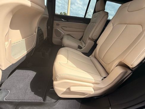 New 2026 Jeep Grand Cherokee L Limited w/ Luxury Tech Group II AWD/4WD image 29