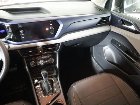 Used 2024 Volkswagen Taos SE image 35