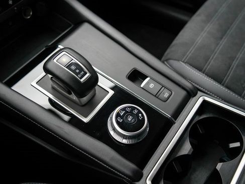 Used 2024 Mitsubishi Outlander SE image 32