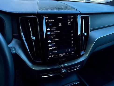 Used 2022 Volvo XC60 B5 R-Design image 6