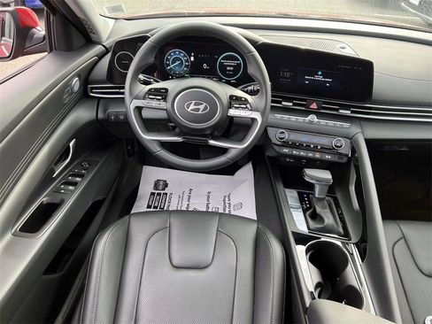 Certified 2025 Hyundai Elantra Limited image 15