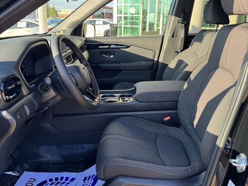 New 2025 Honda Pilot Sport image 8