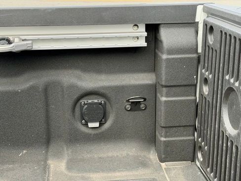 Used 2024 Nissan Frontier SV w/ SV Convenience Package RWD image 36