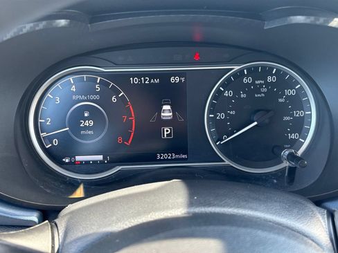 Used 2025 Nissan Versa SV FWD image 40