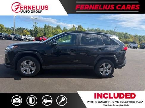 Used 2025 Toyota RAV4 XLE AWD/4WD image 4
