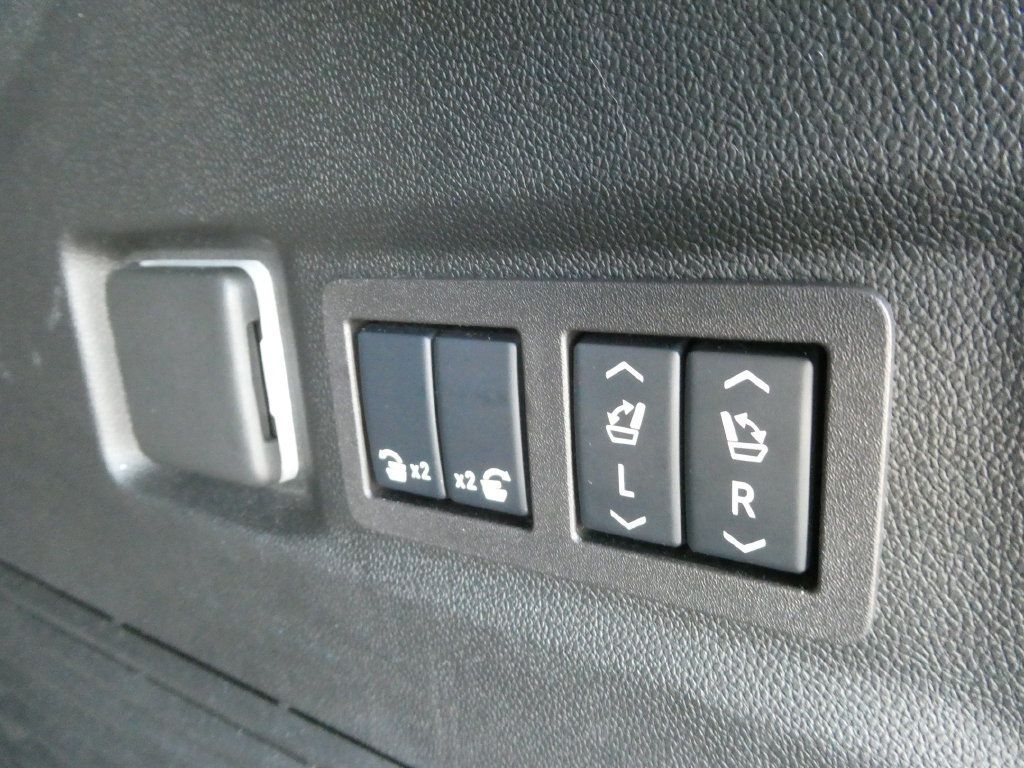 Certified 2024 Chevrolet Tahoe High Country w/ Advanced Technology Package AWD/4WD image 21