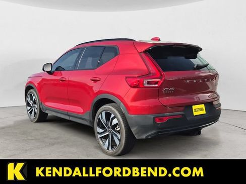 Used 2025 Volvo XC40 B5 Plus w/ Protection Package Premier AWD/4WD image 3