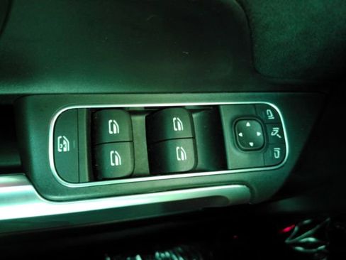 Used 2021 Mercedes-Benz GLB 250 image 34