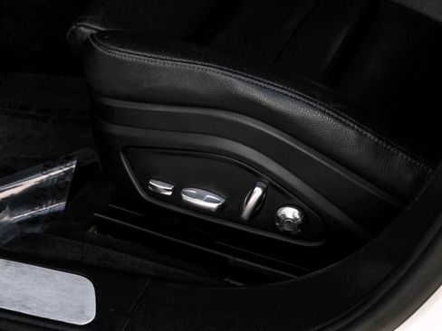 Used 2019 Porsche Panamera image 34