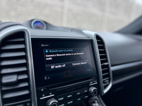 Used 2017 Porsche Cayenne Platinum Edition w/ Premium Package (PJV) image 26