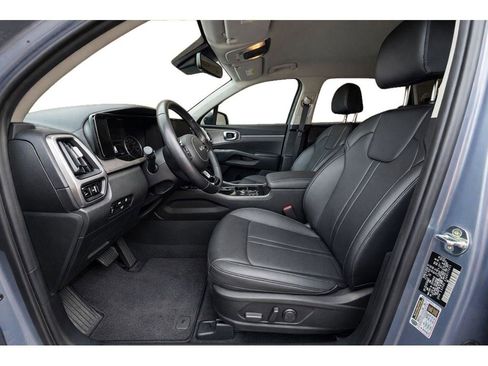 Used 2022 Kia Sorento EX image 11