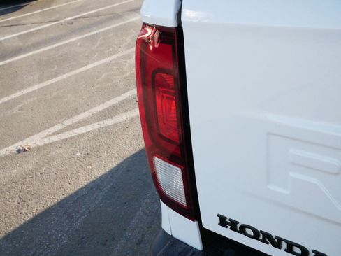 Certified 2026 Honda Ridgeline Black Edition image 17