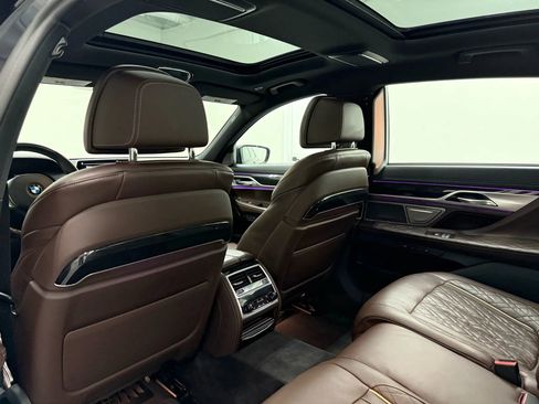 Used 2022 BMW 750i xDrive w/ Luxury Rear Seating Package image 35