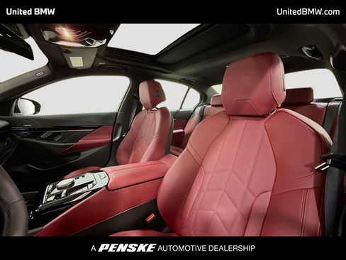 Used 2025 BMW 530i w/ Premium Package image 5