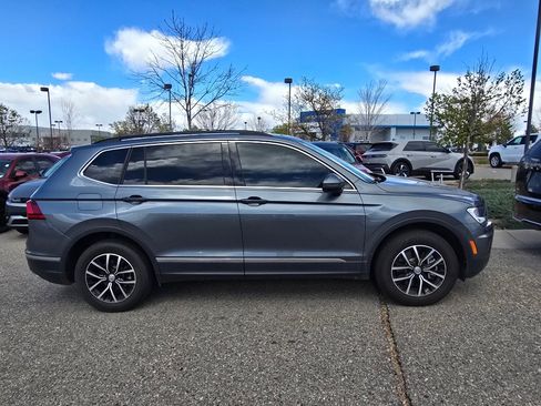 Used 2021 Volkswagen Tiguan SE w/ Panoramic Sunroof Package image 5