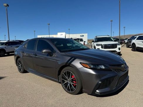 Used 2022 Toyota Camry SE w/ Carpet Mat Package (TMS) FWD image 3