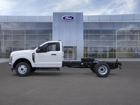 New 2025 Ford F350 XL w/ XL Chrome Package image 3