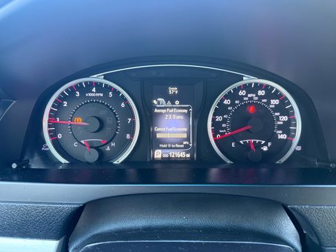 Used 2017 Toyota Camry SE image 19