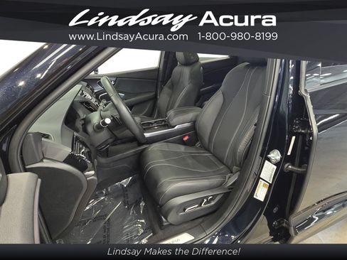 Used 2025 Acura RDX SH-AWD image 12