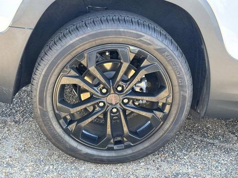 Used 2022 GMC Terrain SLT w/ Elevation Edition image 5