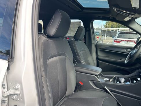 New 2025 Jeep Grand Cherokee Laredo X image 22