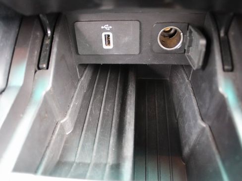 Used 2017 Ford Explorer Platinum image 22