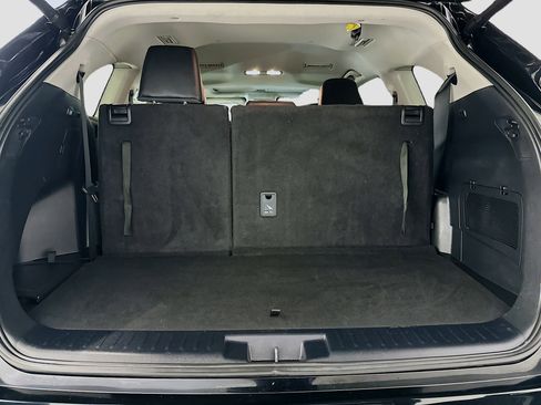 Used 2024 Toyota Highlander XLE image 32