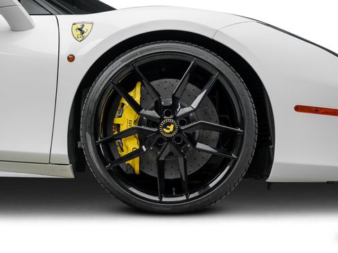 Used 2018 Ferrari 488 GTB RWD image 28