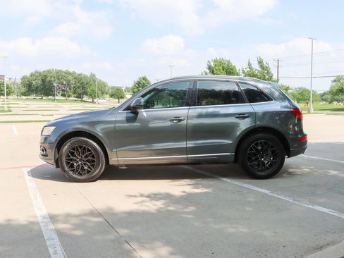 Used 2017 Audi Q5 2.0T Premium Plus w/ Technology Package AWD/4WD image 4