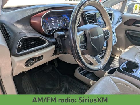 Used 2017 Chrysler Pacifica Limited FWD image 33