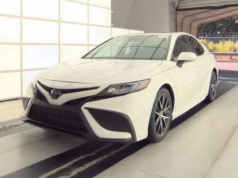 Used 2024 Toyota Camry SE w/ Convenience Package FWD image 2