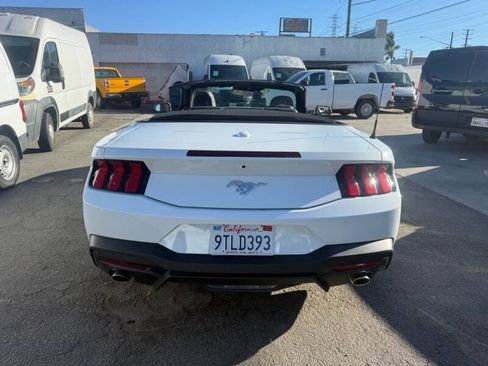 Used 2025 Ford Mustang Convertible image 4