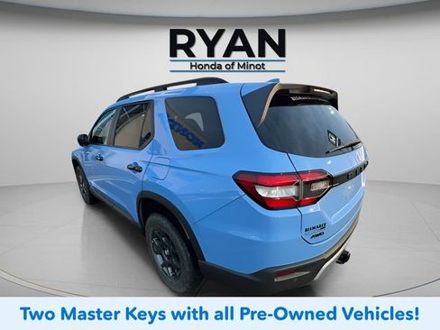 Used 2025 Honda Pilot TrailSport image 8