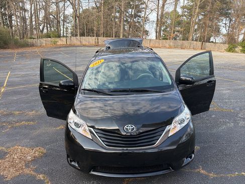 Used 2011 Toyota Sienna LE FWD image 35