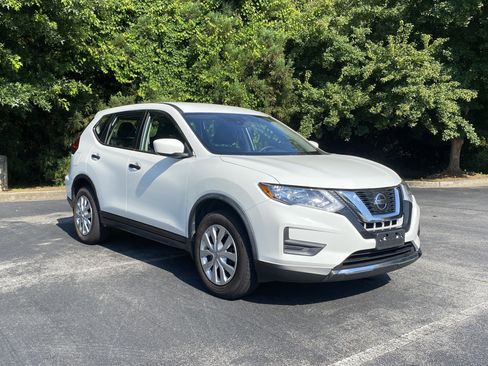 Used 2020 Nissan Rogue S AWD/4WD image 2