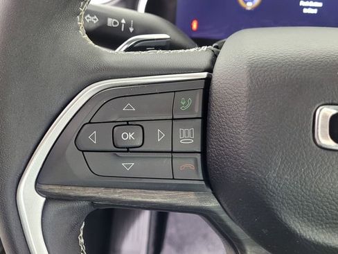 Used 2023 Jeep Grand Cherokee Limited image 16