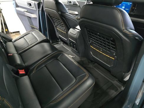 Used 2022 Ford Bronco Badlands image 11