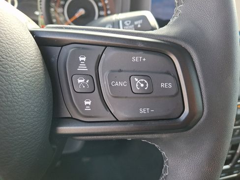 Used 2025 Jeep Wrangler Unlimited Rubicon w/ Convenience Group AWD/4WD image 19
