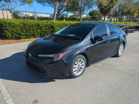 Used 2021 Toyota Corolla LE image 10