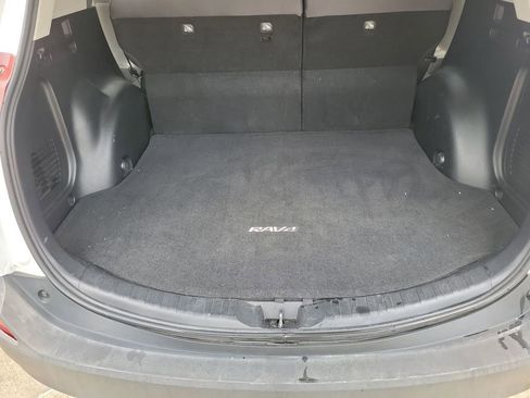 Used 2013 Toyota RAV4 LE FWD image 31