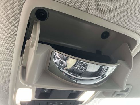 Certified 2025 Honda Pilot Touring image 21