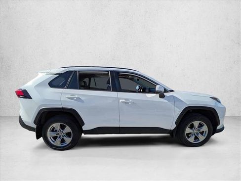 Used 2022 Toyota RAV4 XLE image 4
