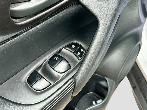 Used 2019 Nissan Rogue S AWD/4WD image 18